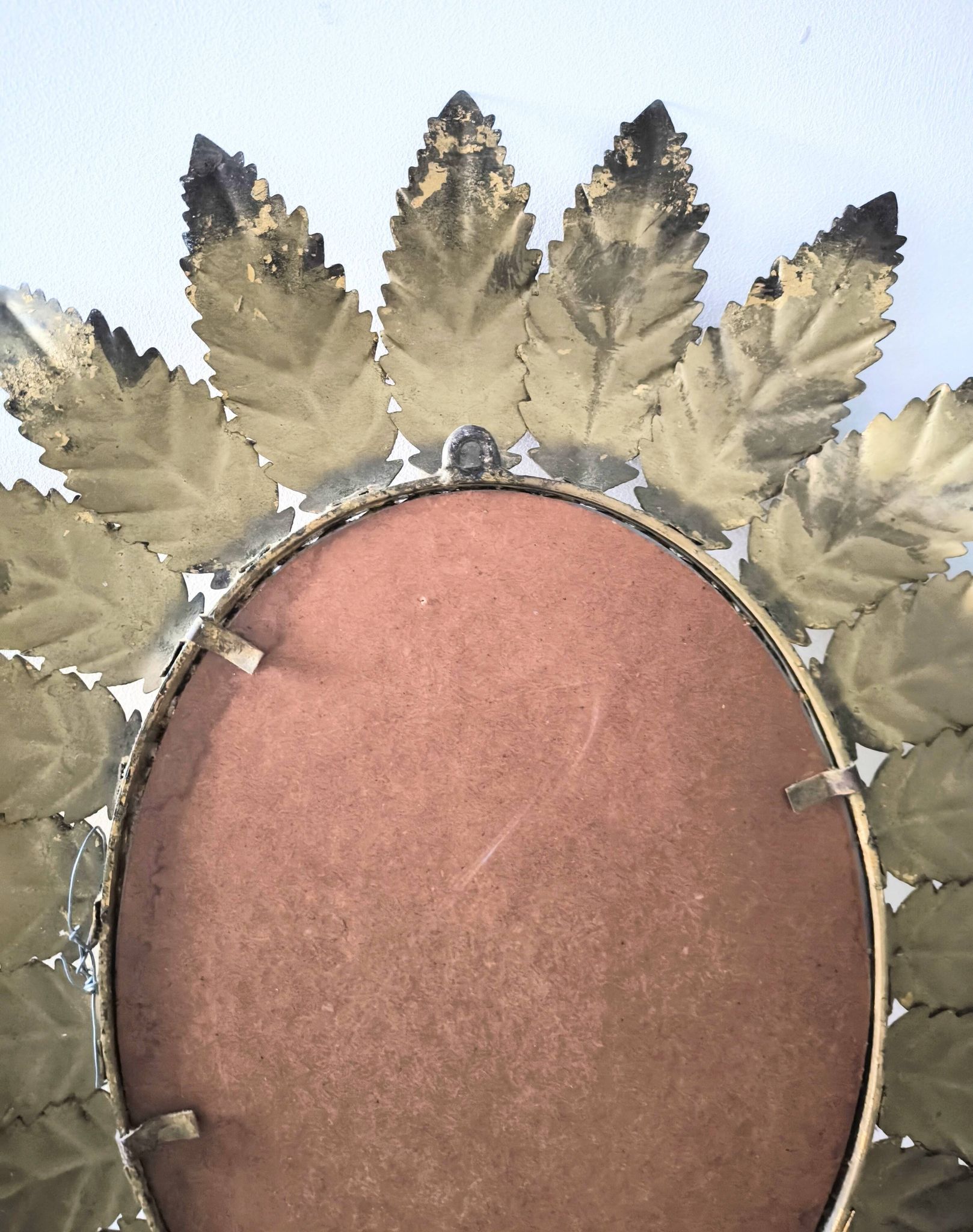 Miroir «Sun Mirror» espagnol des années 60, en métal doré.