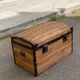 Malle vintage en bois du 19ème siècle avec renfort en acier