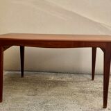 Table with Scandinavian-style extension spieces
