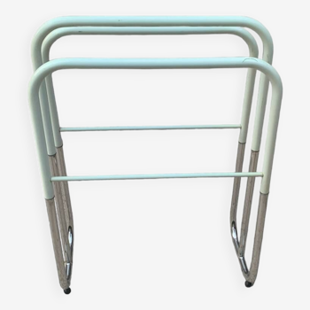 Metal towel holder on foot