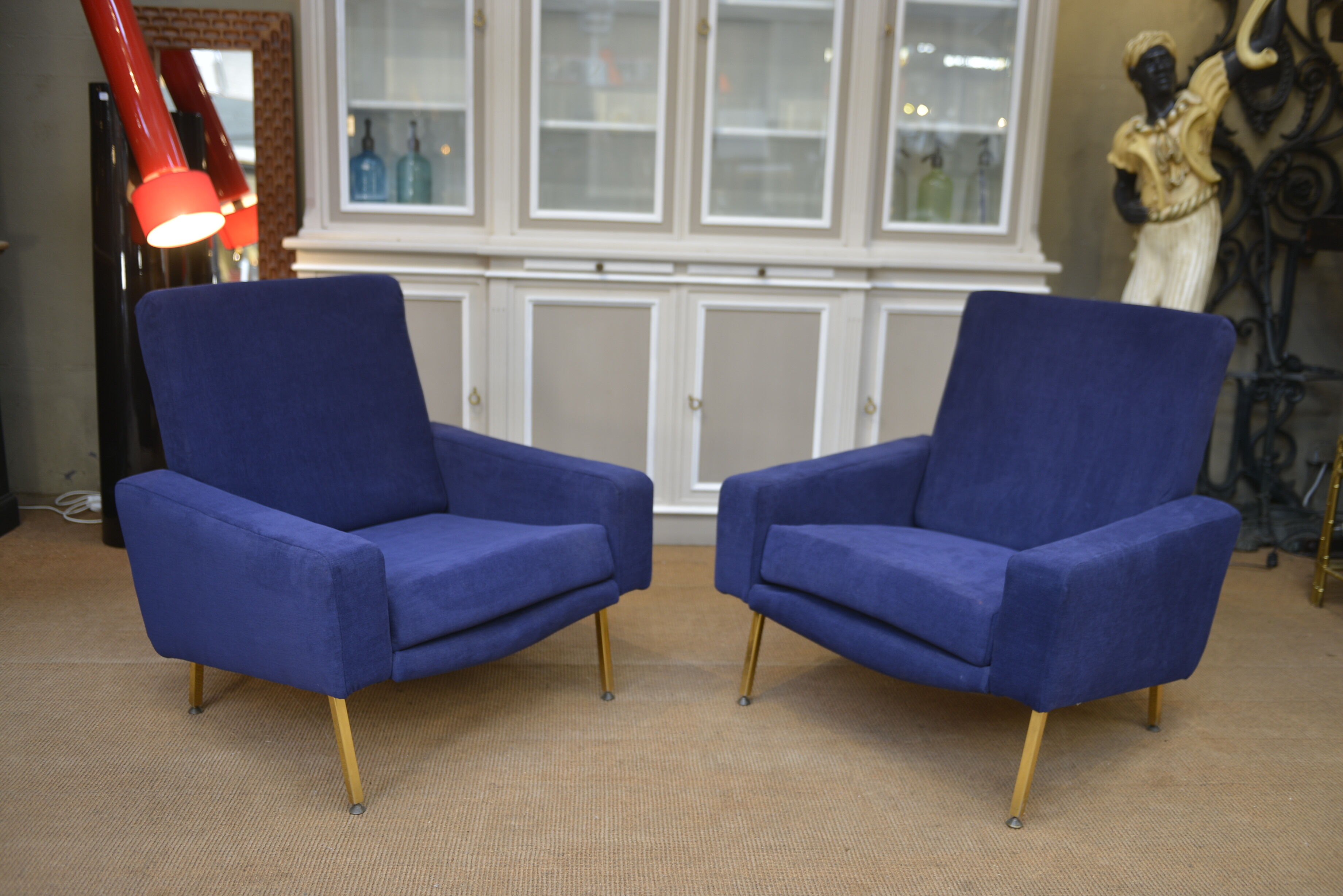 Pair of armchairs and ottoman vintage 1950 in blue velour and brass
