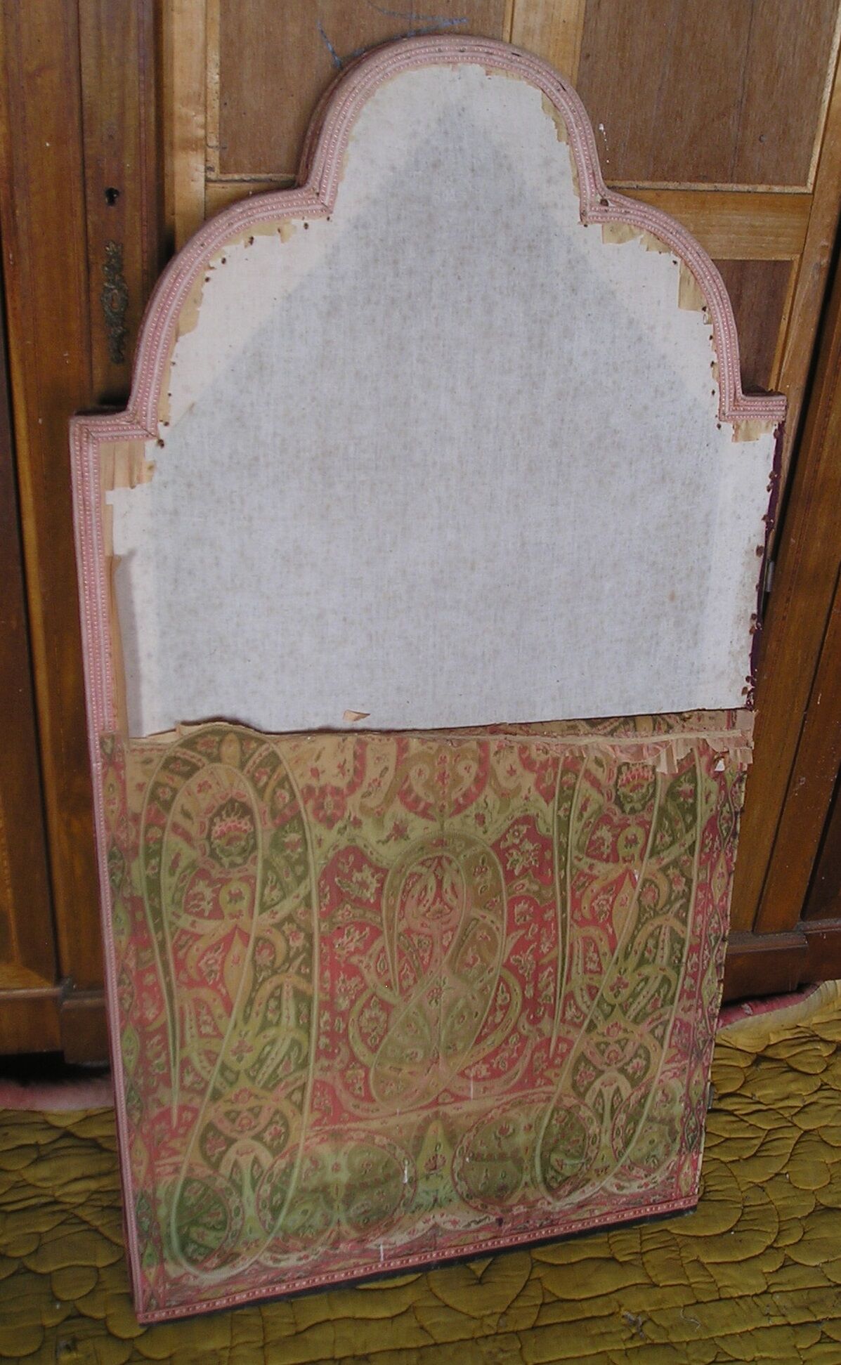 Old screen with 2 sheets in fabric