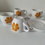 Set of 4 seventies-style cups and saucers