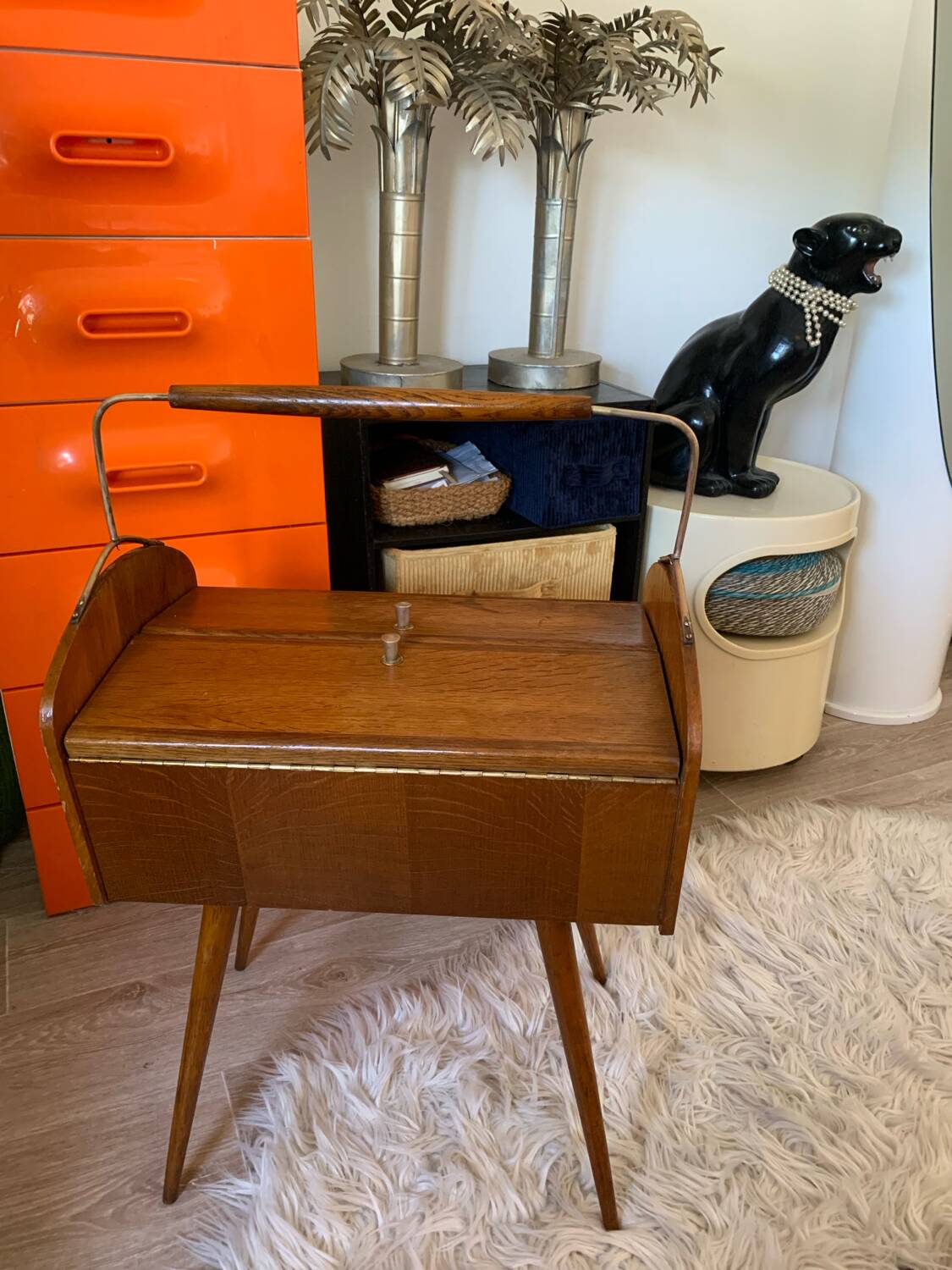 Small worker storage unit