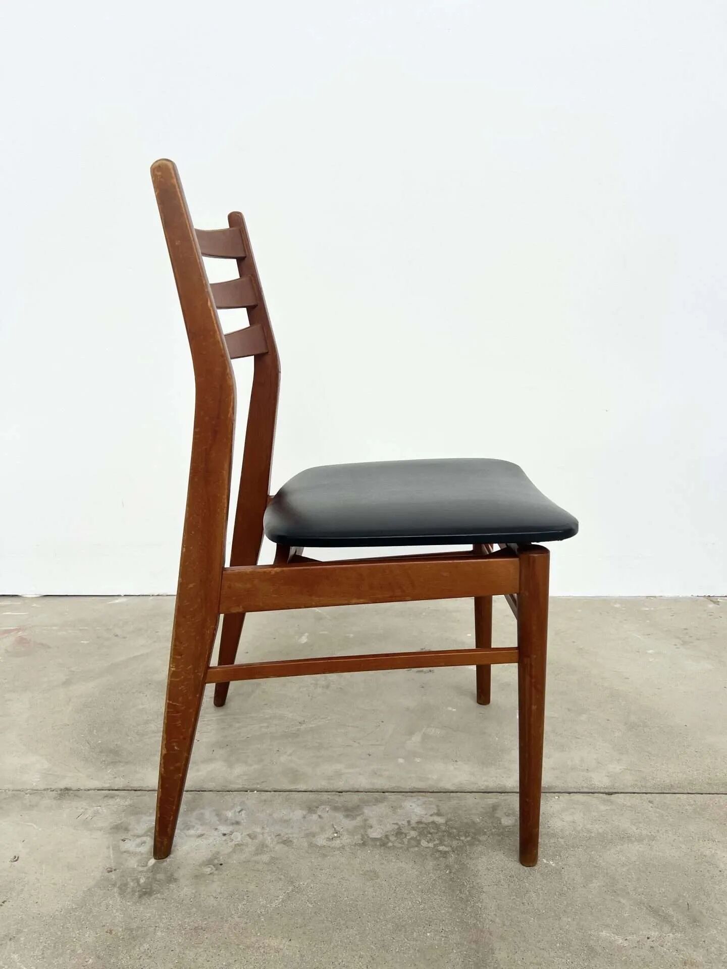 Lot de 4 chaises scandinaves hêtre et skai 60s