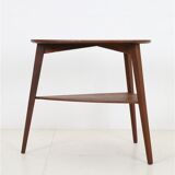 Rare mid-century walnut side table / coffee table with shelf by Jørgen Aakjær Jørgensen for Møbelintarsia / Danish modern design / 1960s