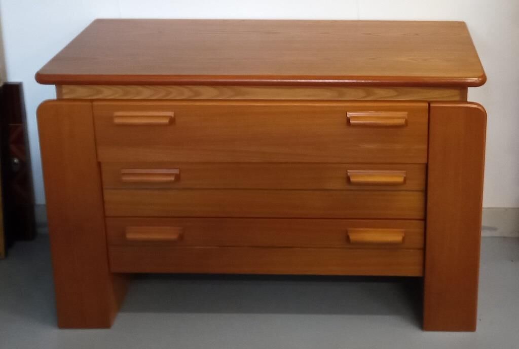 Oak-plated dresser 1980
