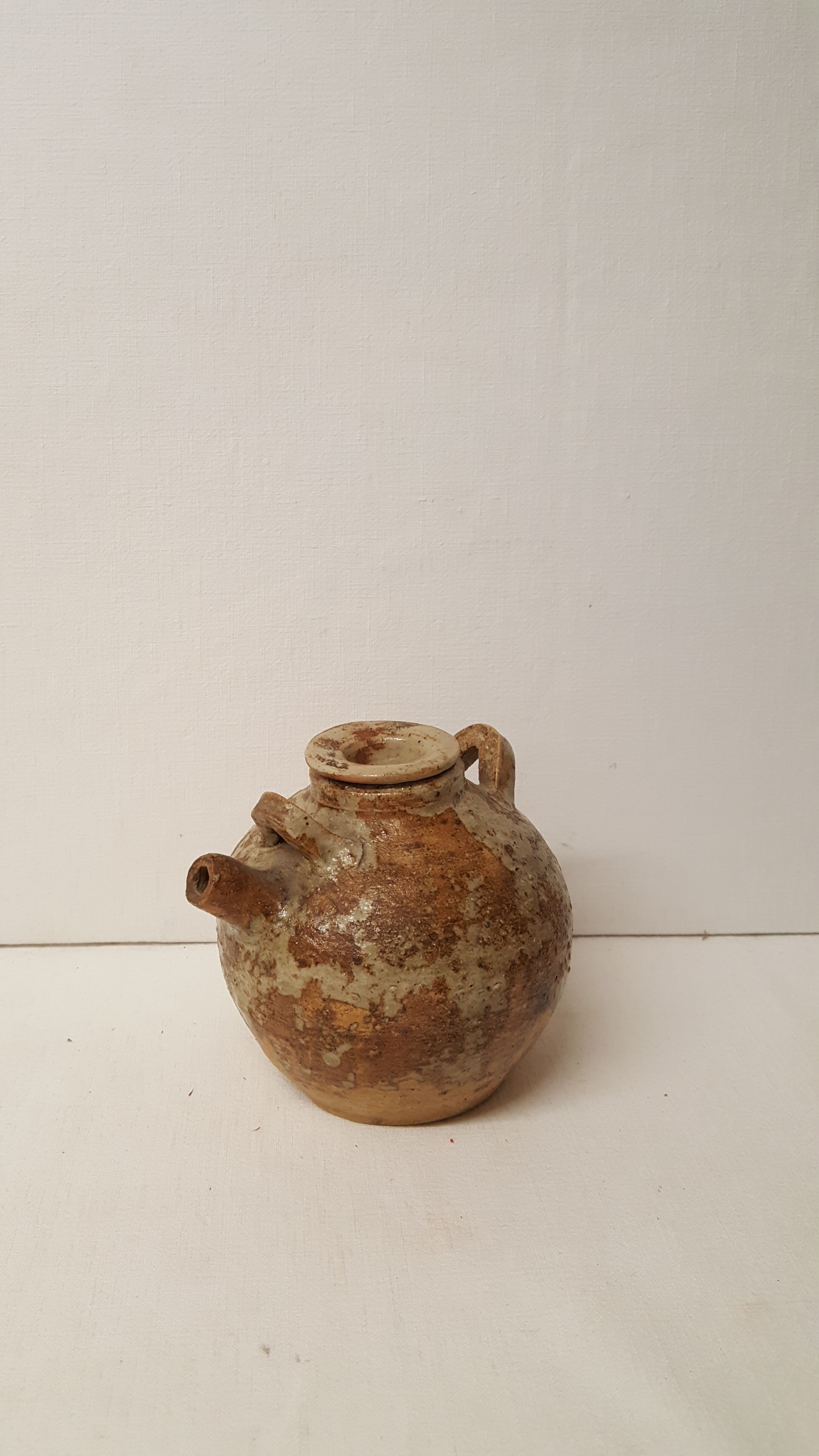 Pot with lid and double sandstone handle