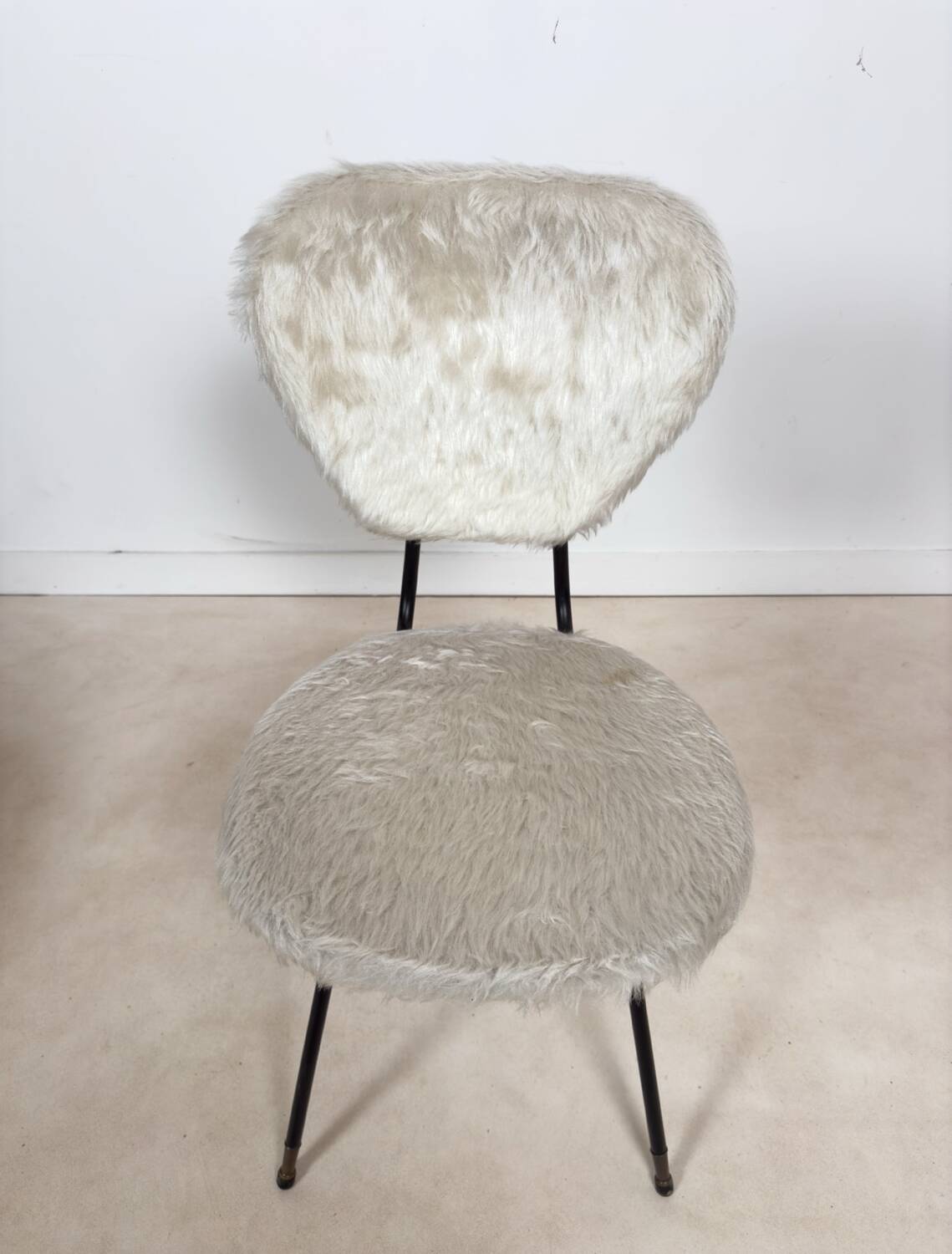 Paire de chaises moumoute vintage