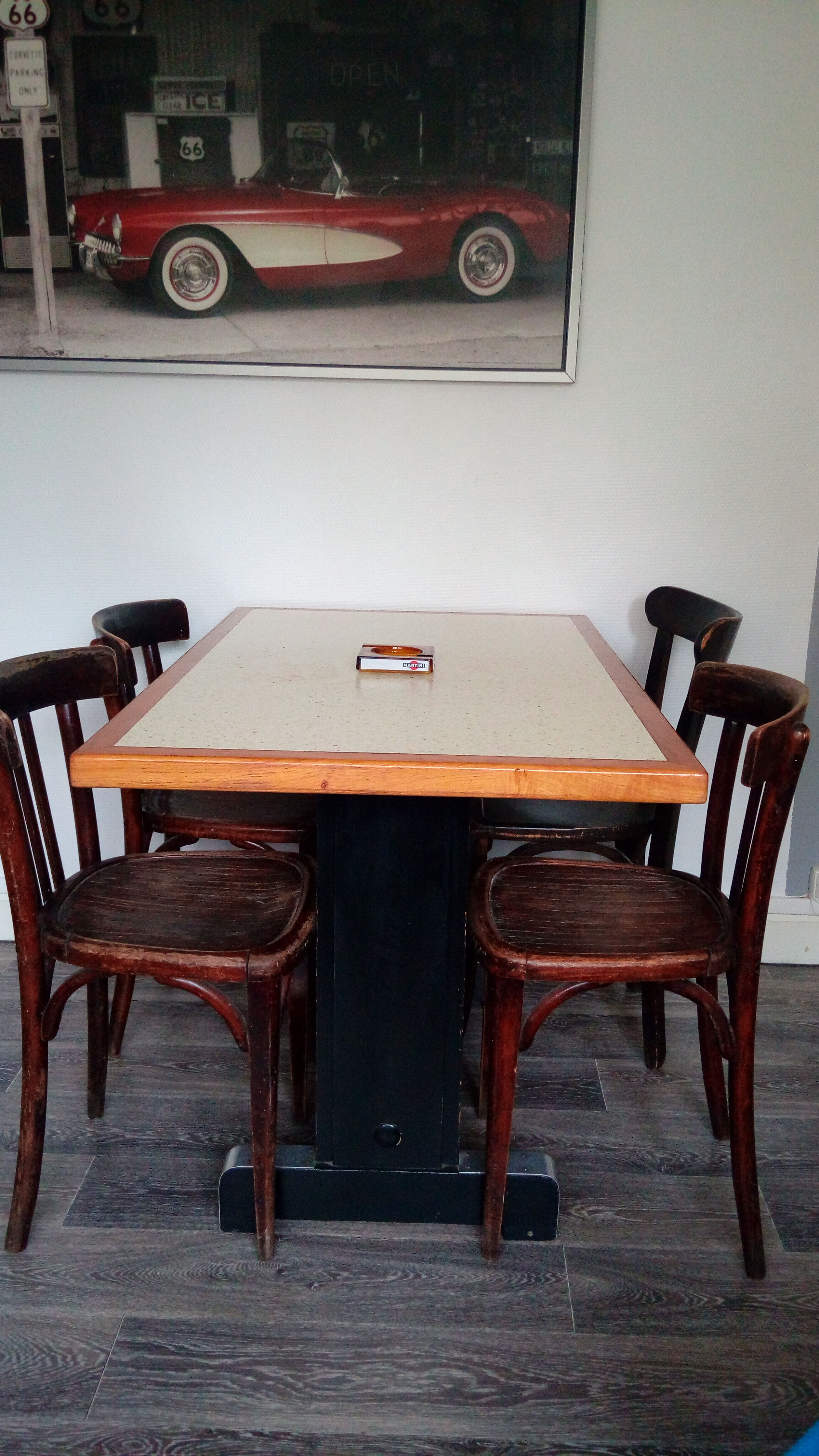 Old bistro table - vintage - 4 places - bar foot rest