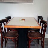 Ancienne table de bistrot vintage - 4 places - barre repose pieds