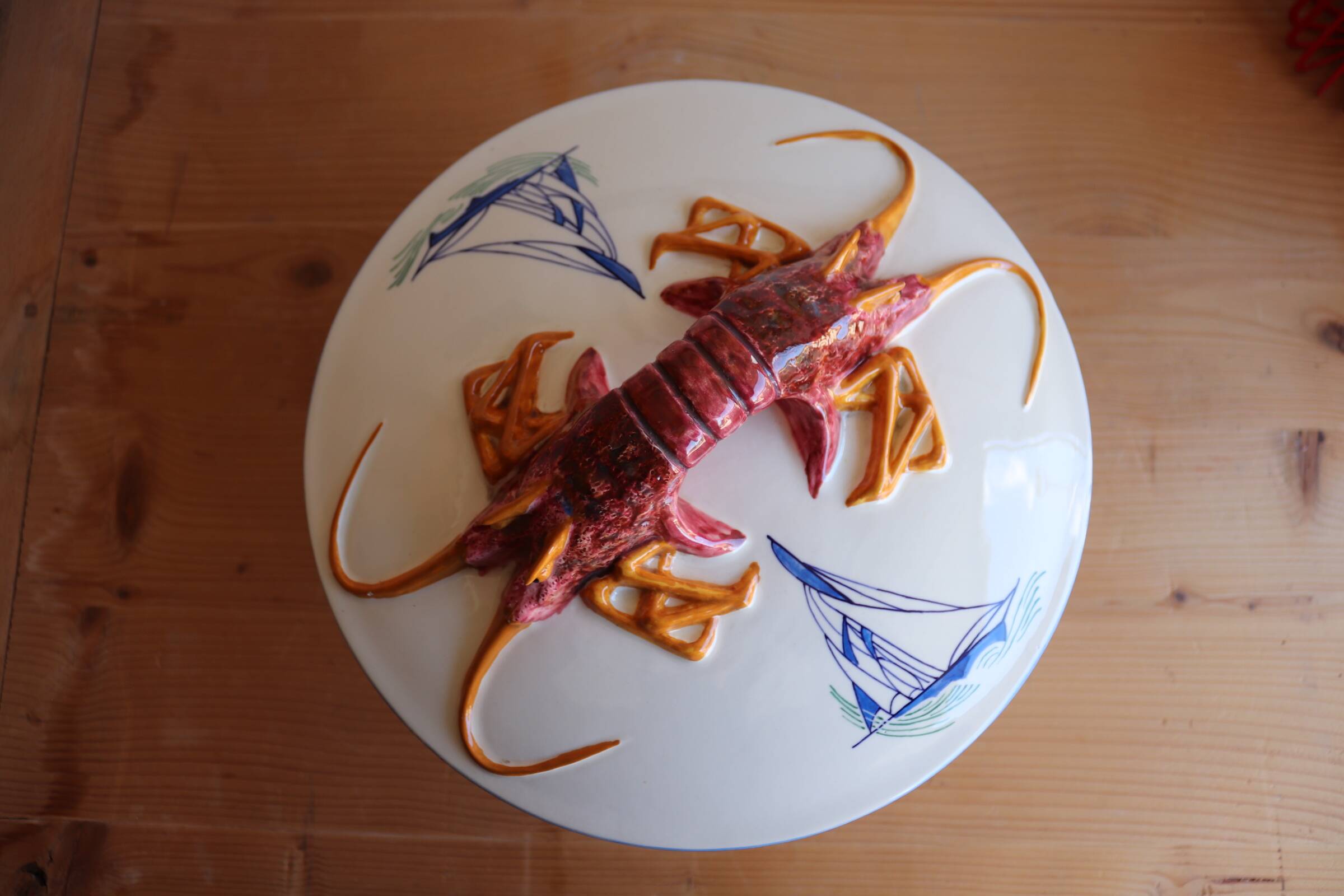 Covered ceramic vegetable dish with painted marine decoration – lobster