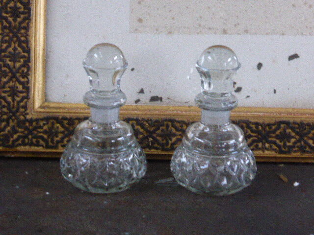 Lot of two glass decanters