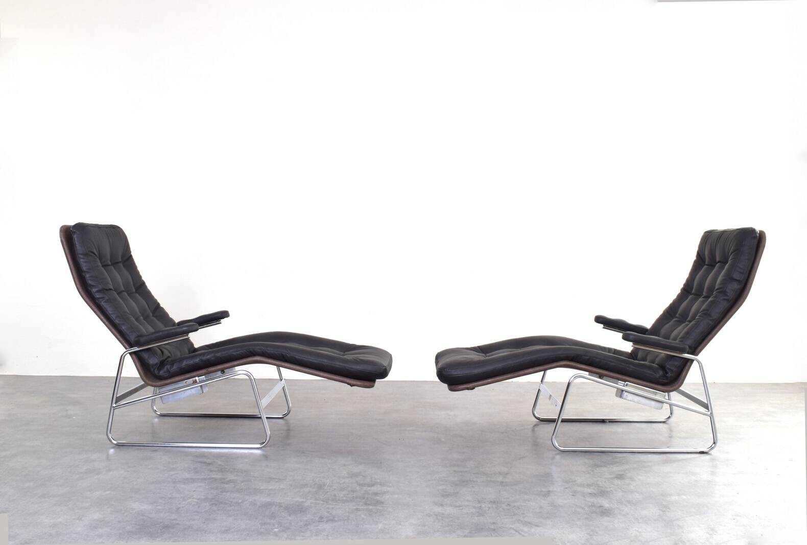 Bauhaus Leather and Chrome Model Fenix Chaise Longue by Sam Larsson for Dux