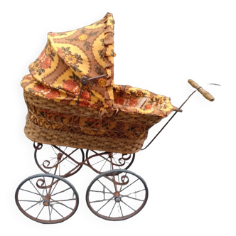 Belle Époque style doll's pram