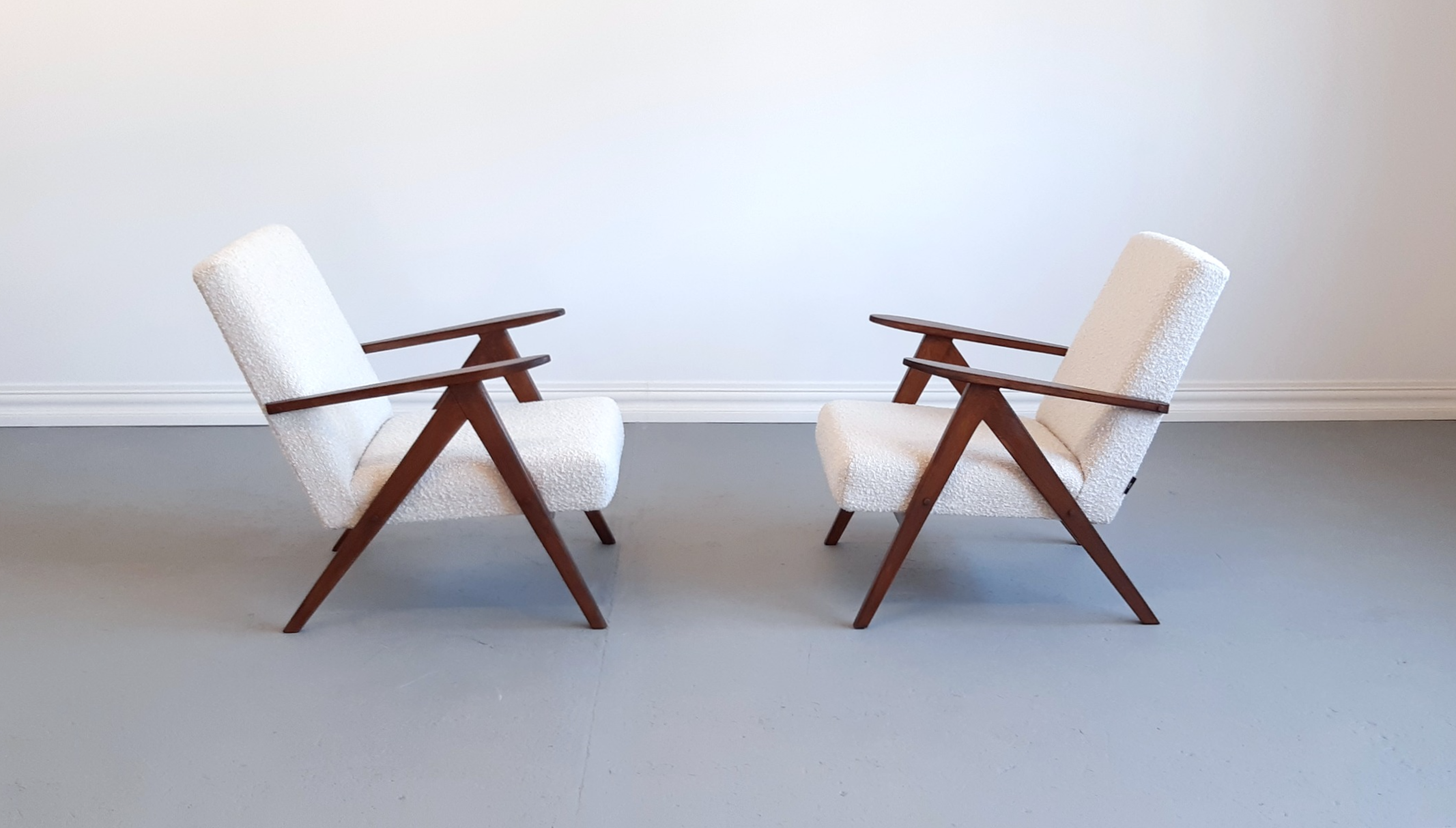 1960 model B 310 var mid century chair in ivory boucle