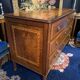 Grande commode Louis XVI 3 tiroirs décor marqueté scène Antique fin XVIIIe
