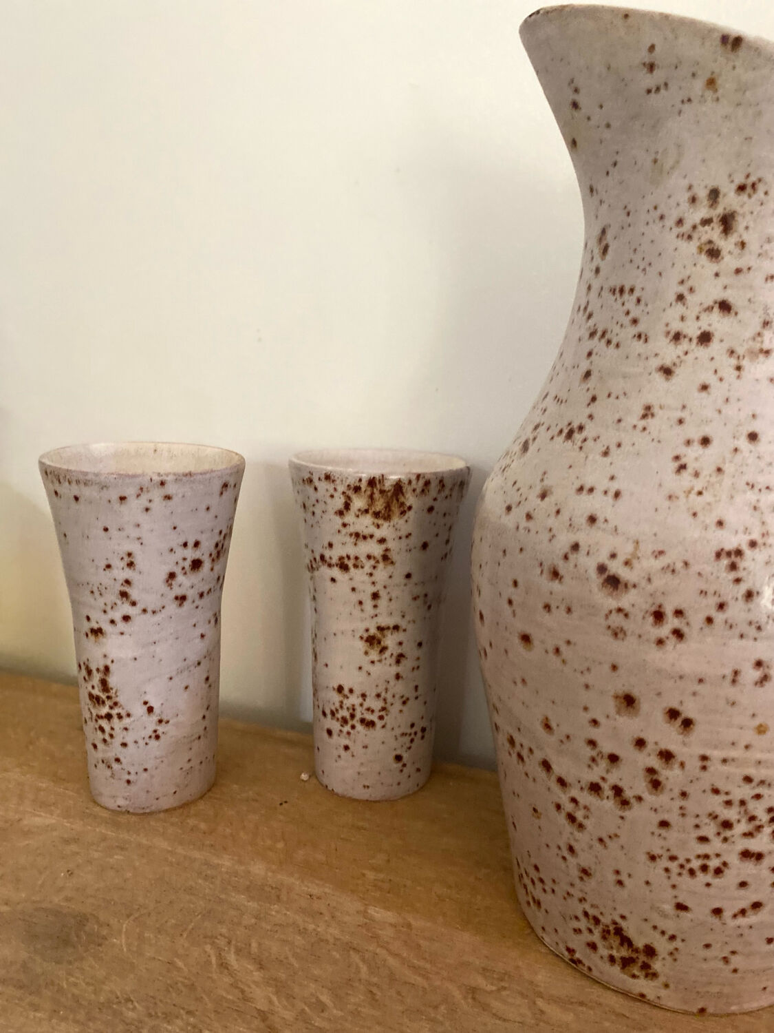 Service à orangeade en grès moucheté signé Farah, Vallauris années 1960-70