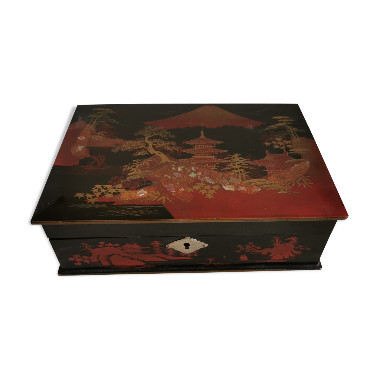 Ancient wood-lace-up jewelry box asian and mother-of-pearl decoration