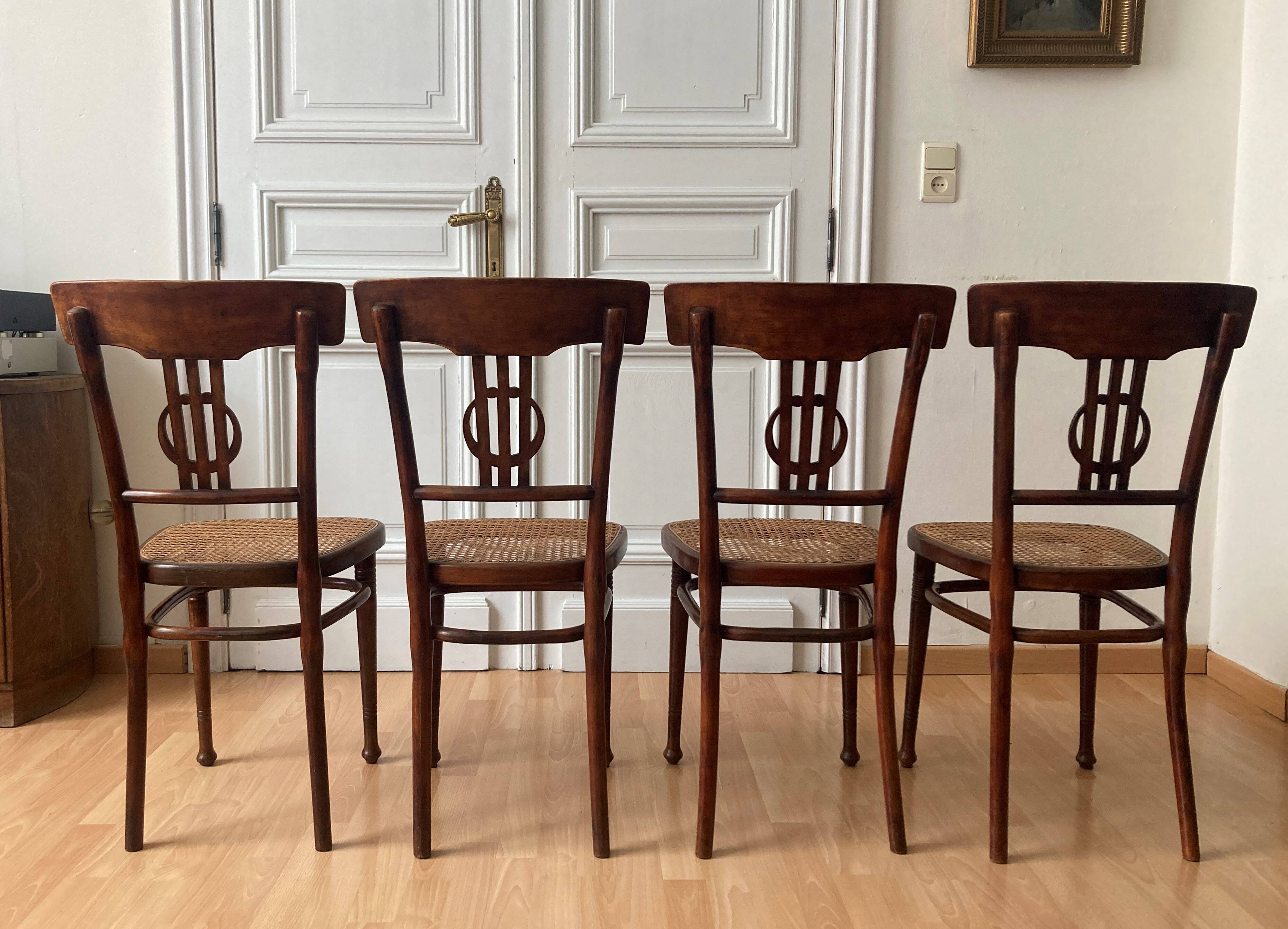 Set of 4 Thonet dining room chairs circa 1905