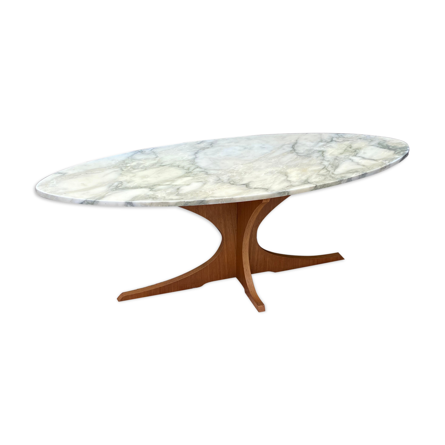 Oval coffee table
