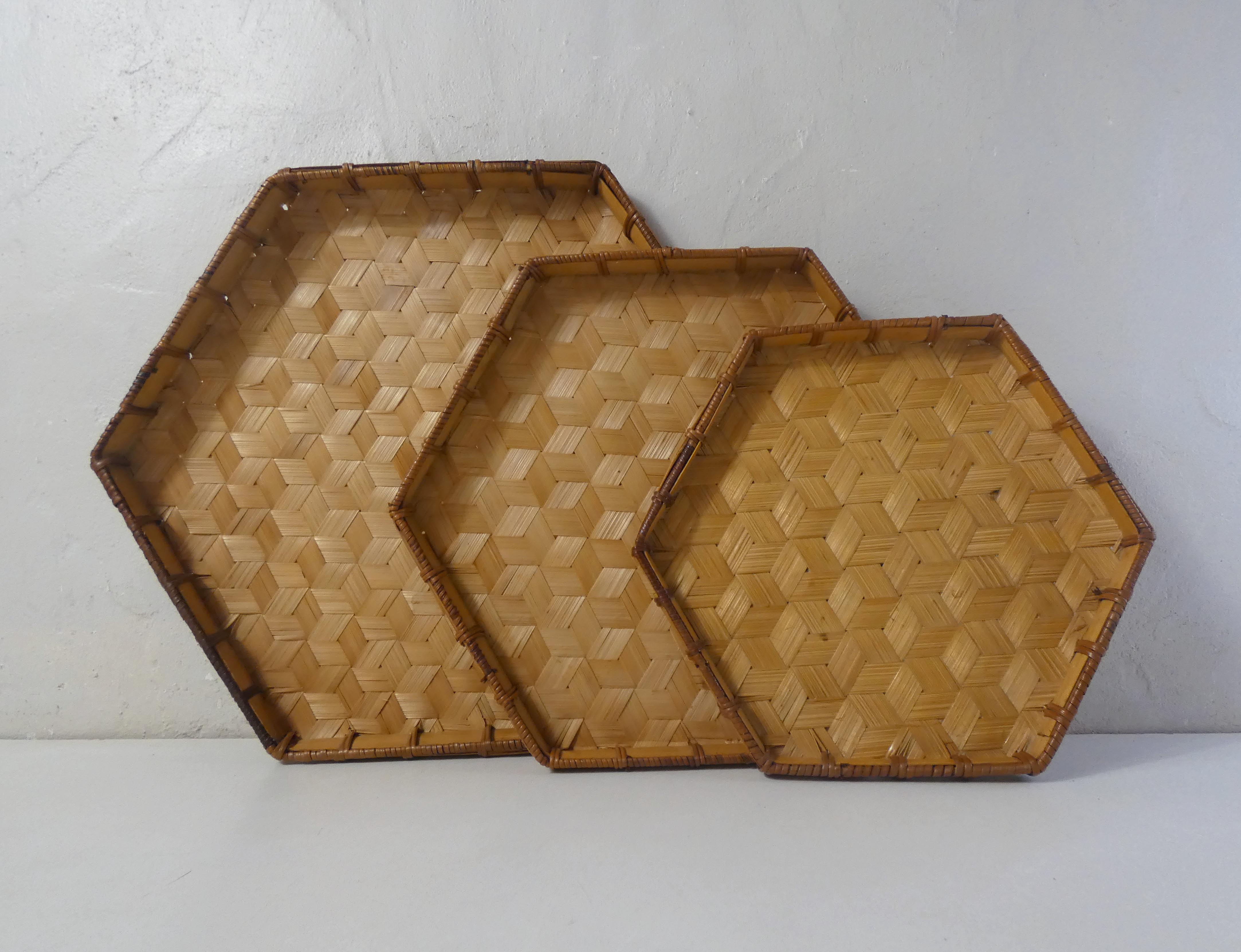 Rattan and bamboo pull-out trays