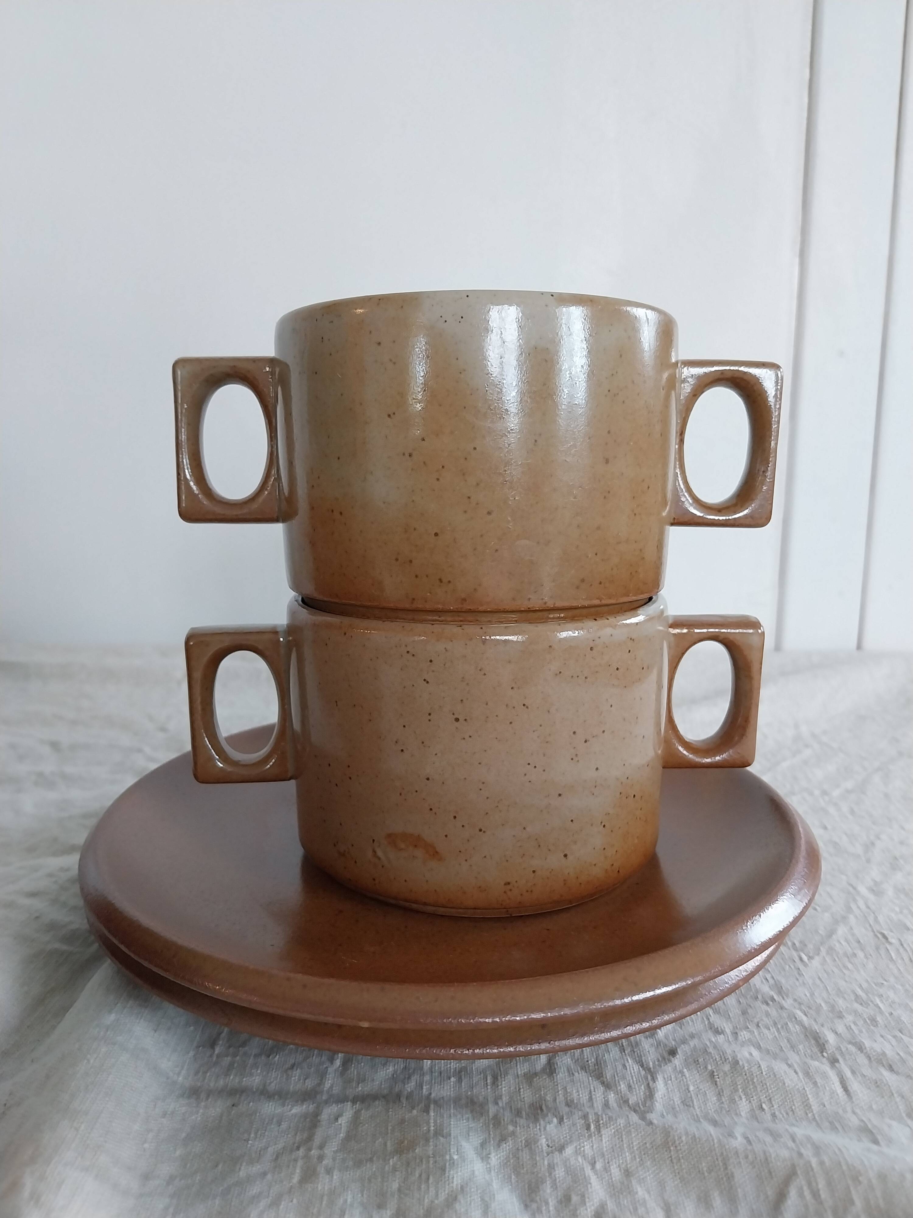 Tasses en grès de brenne