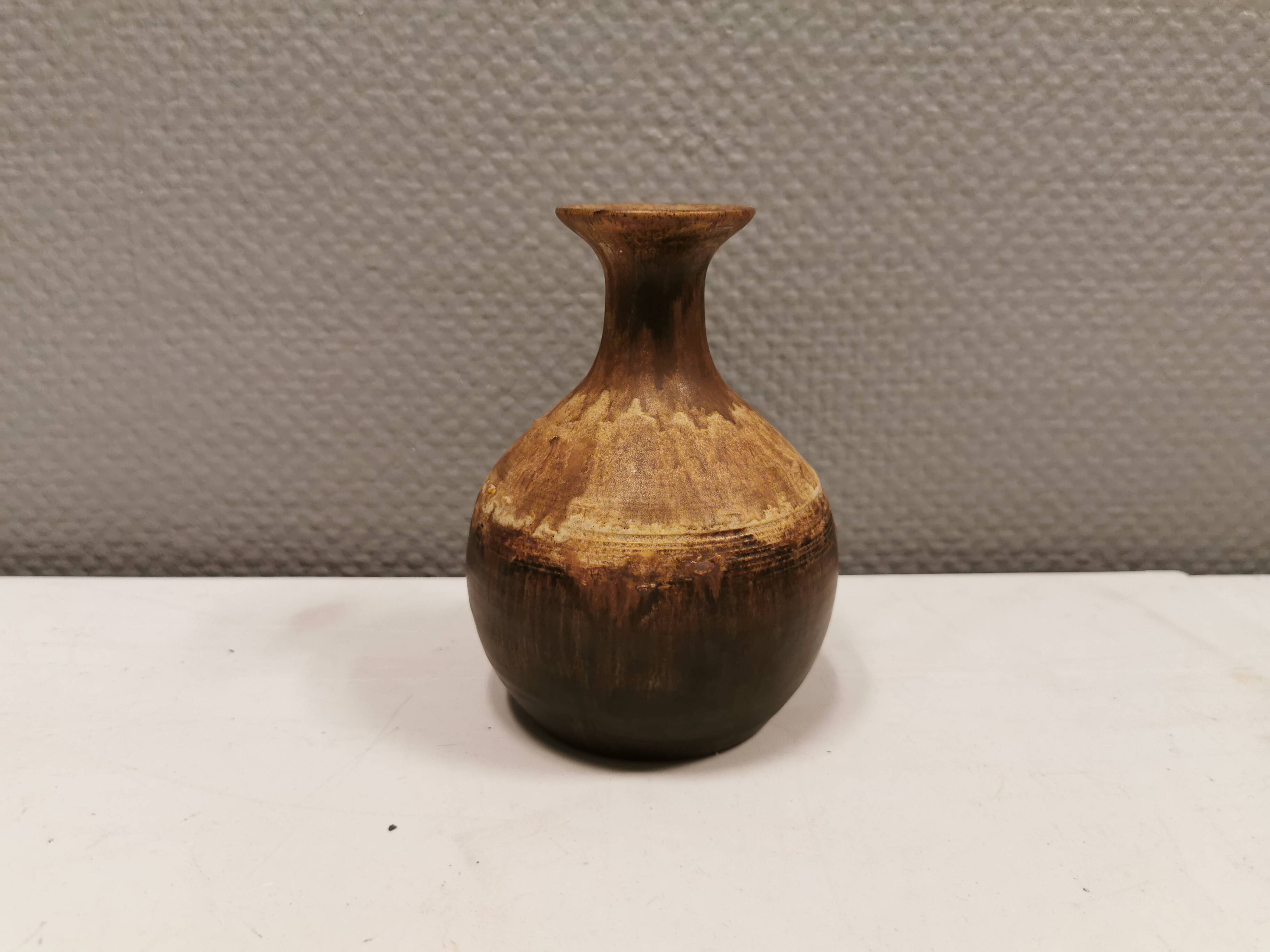 Ceramic vase in earthy/brownish/beige colours and tones. Judi Art, Denmark 1970s