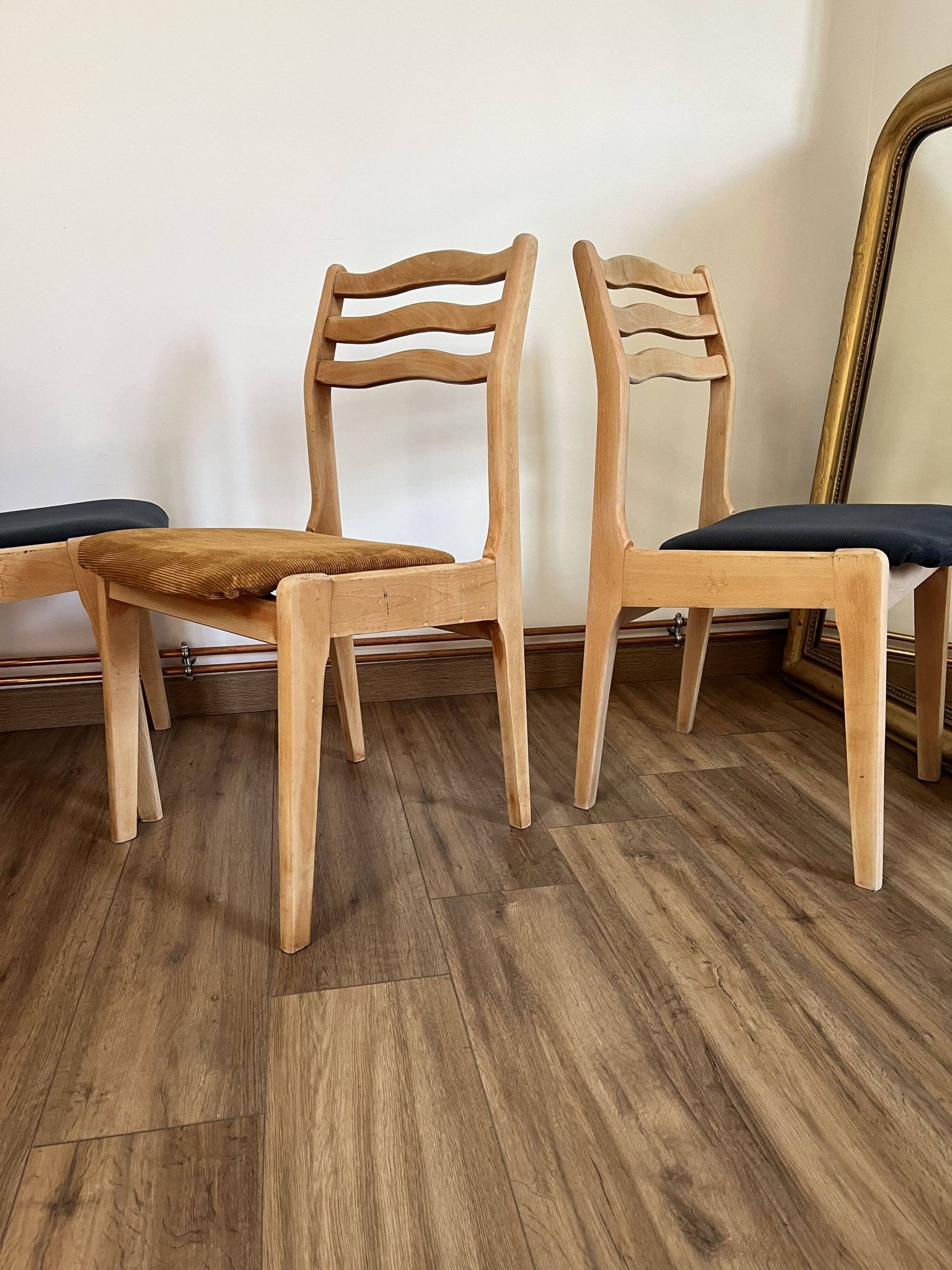 Set of 4 ribbed fabric chairs