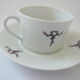 Suite de six tasses à thé et leurs sous-tasses en porcelaine par Singer, Limoges
