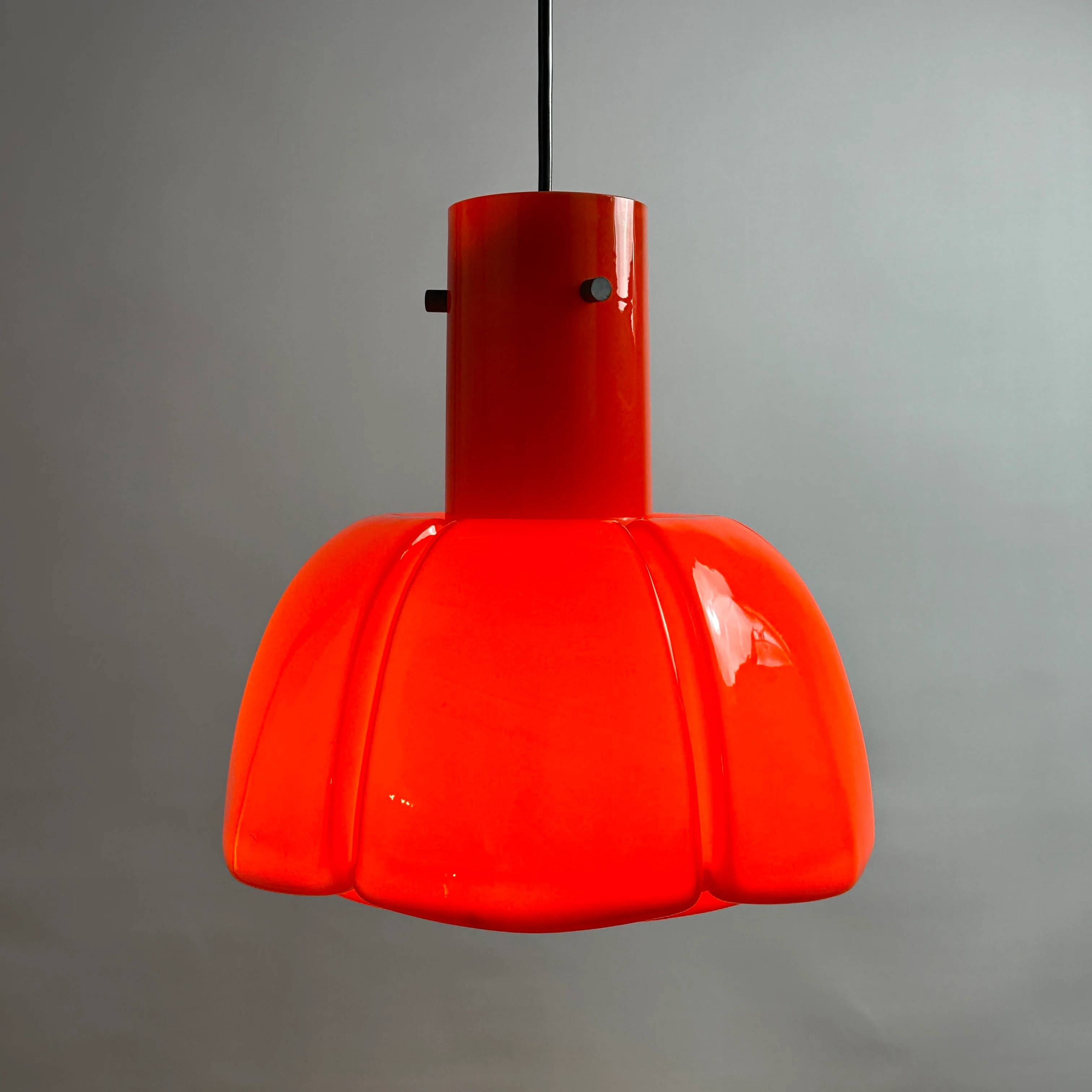Red glass flower-shaped pendant by Glashütte Limburg.