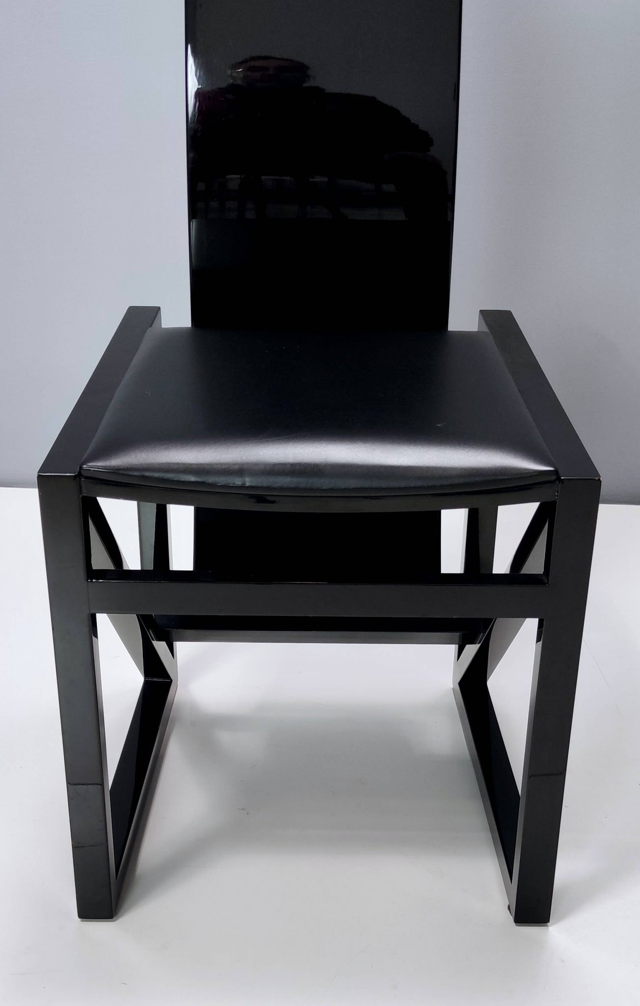 This chair from the EDO series was designed by the Japanese architect Kisho Kurokawa in the 1980s an