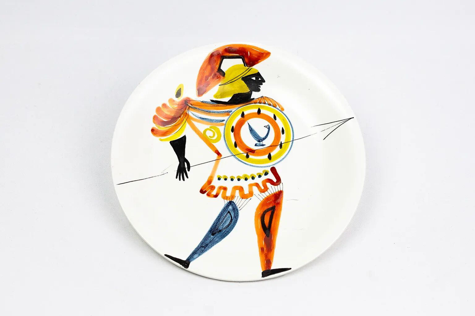 Assiette au guerrier antique — Roger Capron, Vallauris, vers 1955–1960