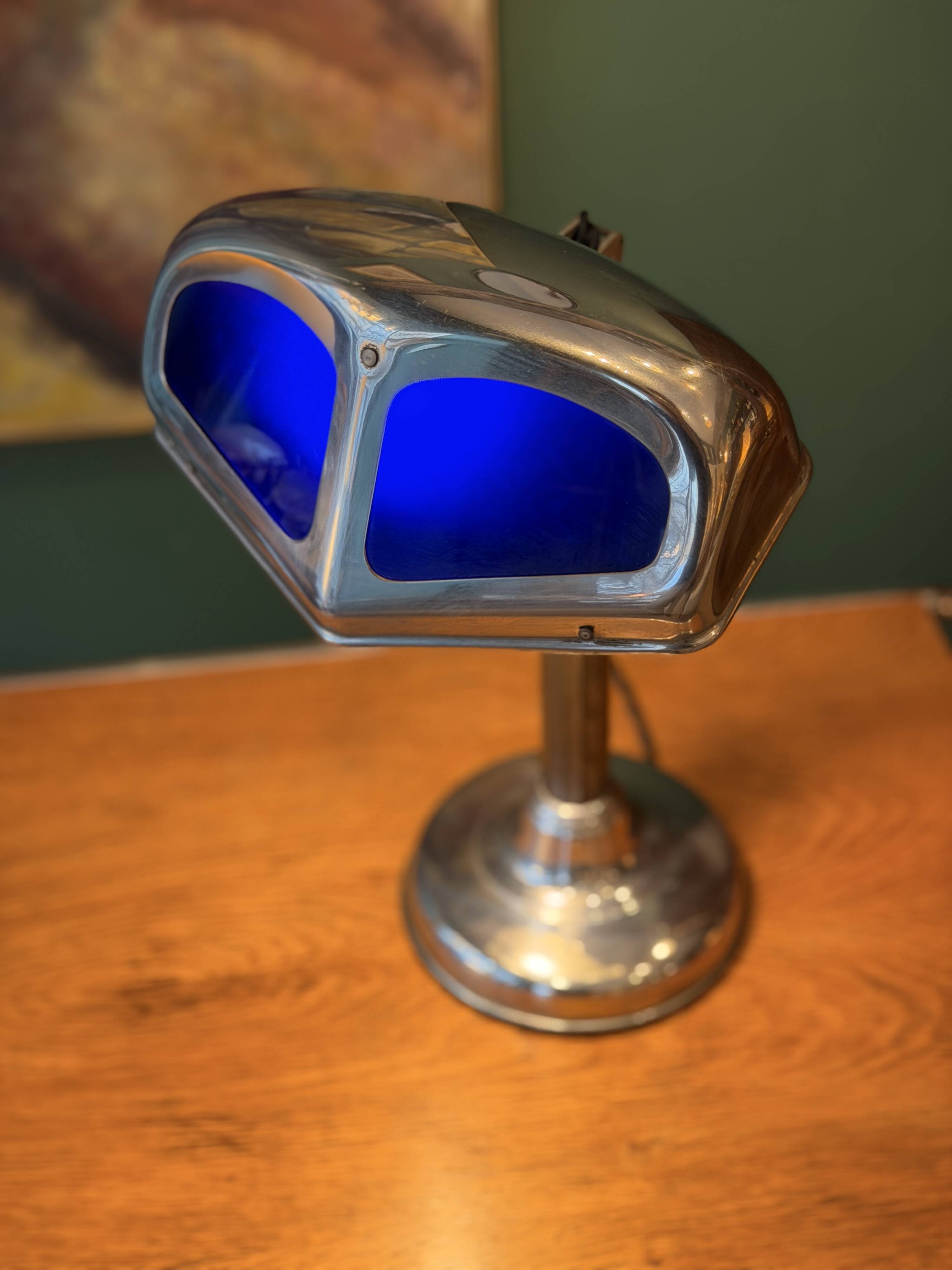 Adjustable Pirouette lamp from the 1930s in chrome metal.