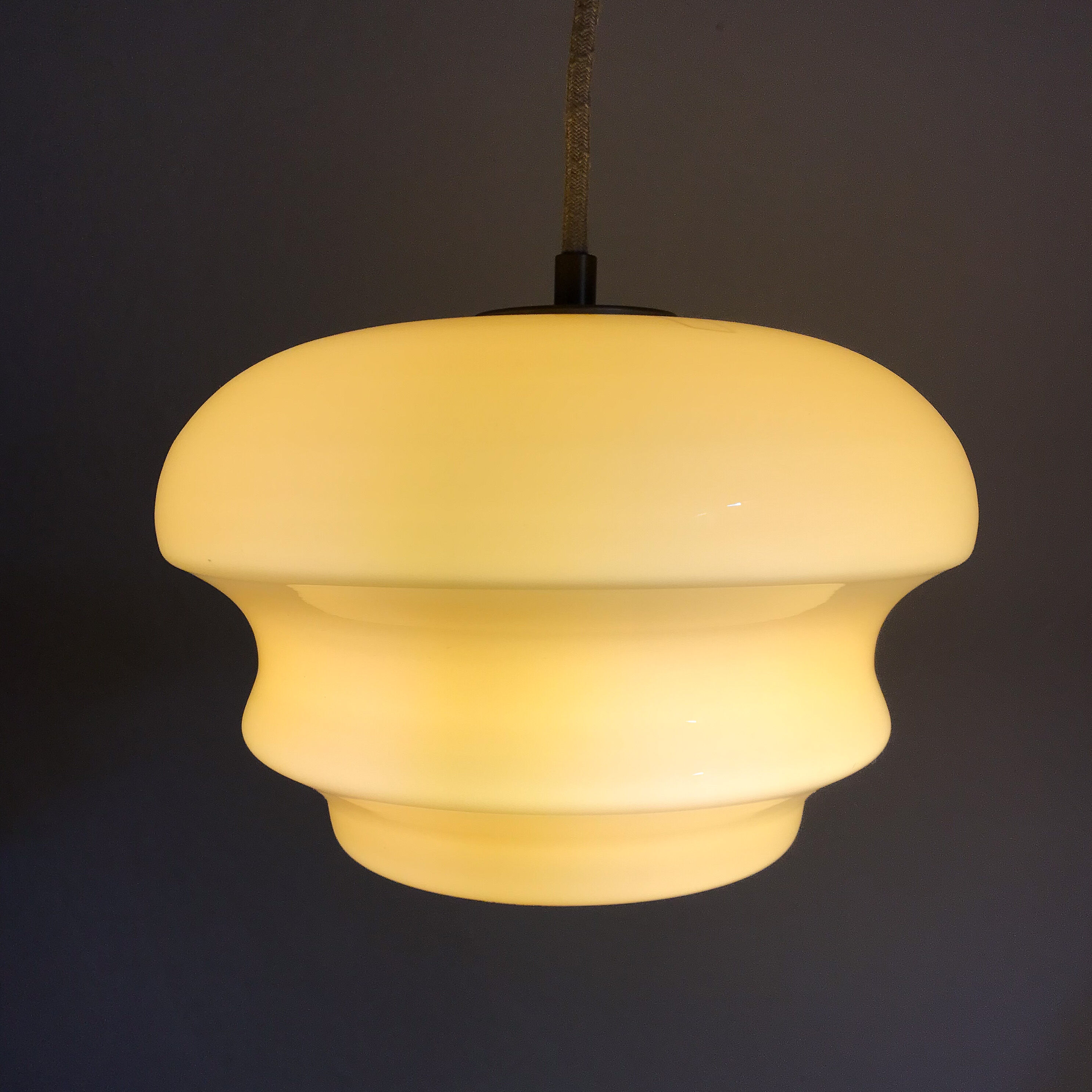 Suspension vintage opaline jaune moutarde