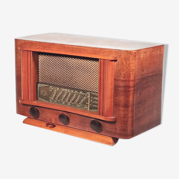 Vintage Bluetooth radio: R.T.A BS 4 from 1945