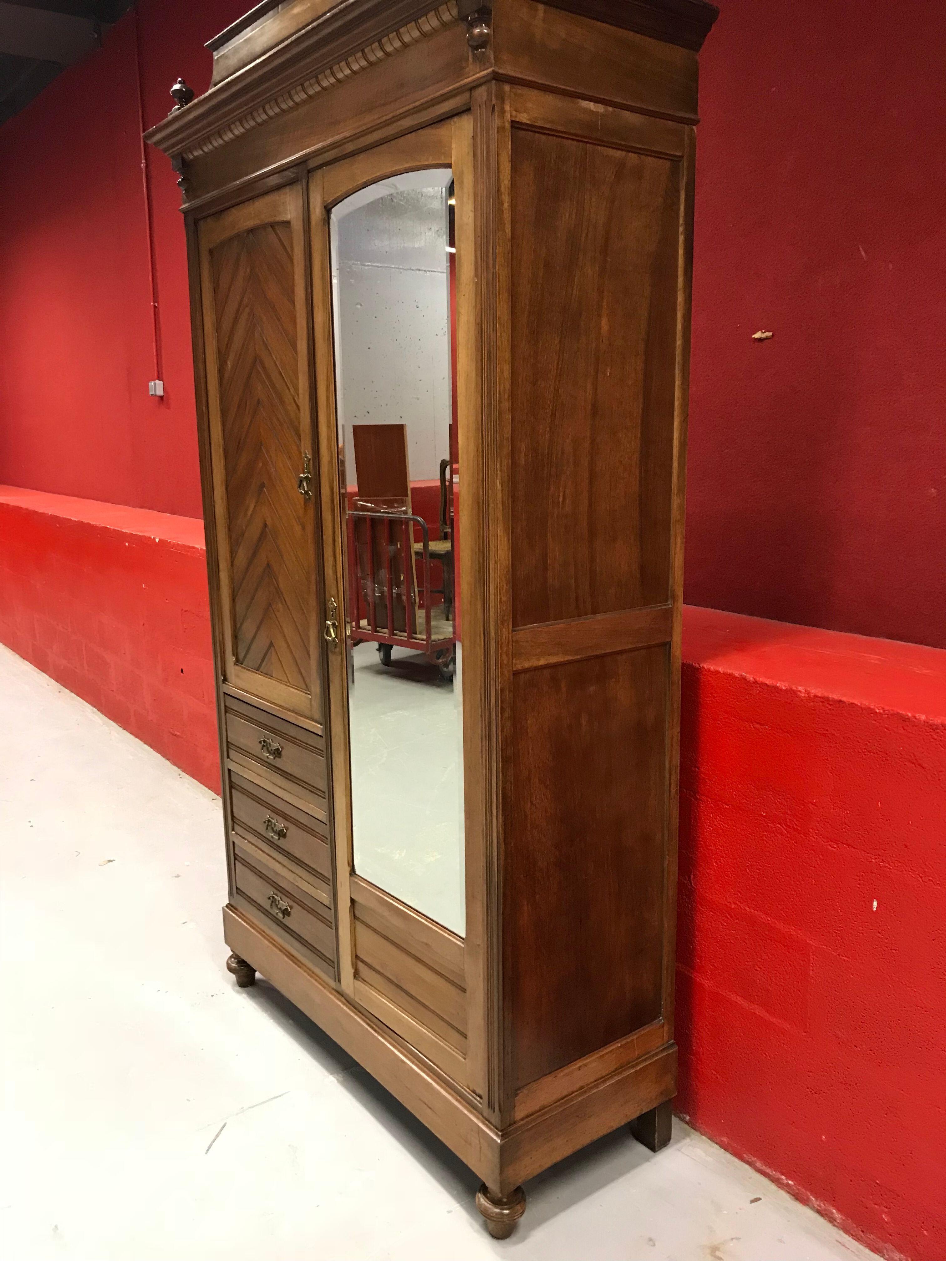 Wardrobe 1900 pichpin