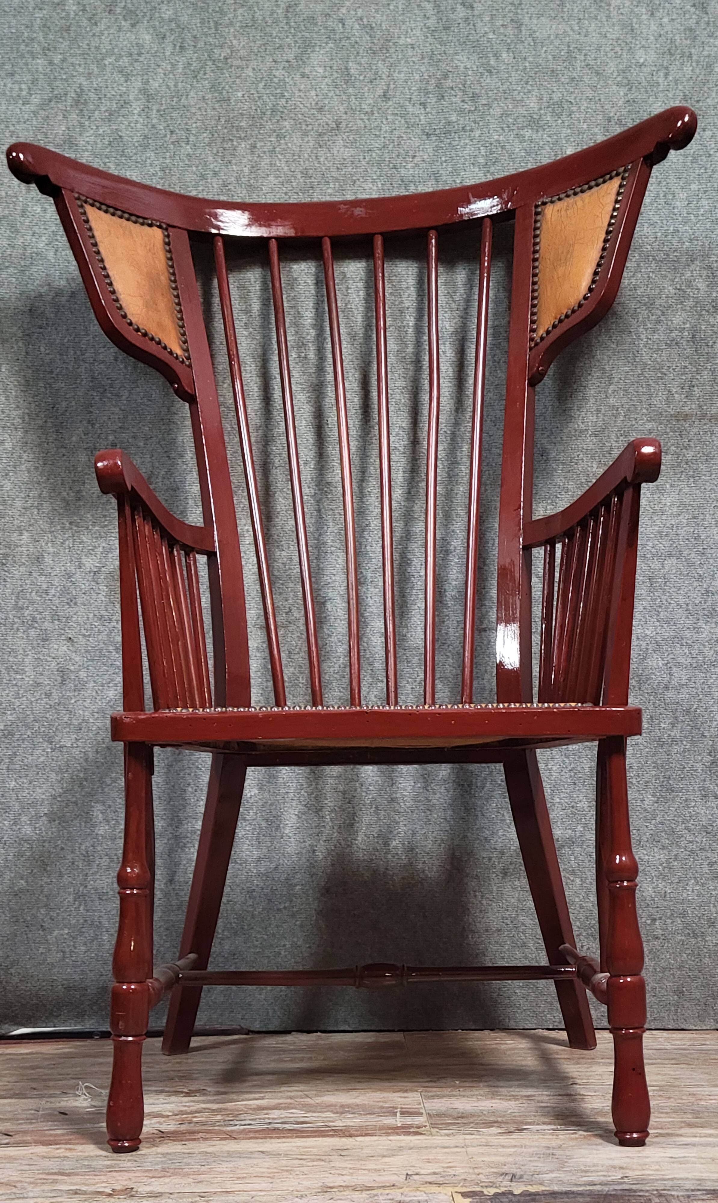 Fauteuil ancien au design inspiré des chaises Windsor