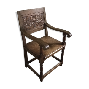 Fauteuil en chêne ornée