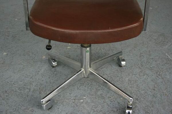 Fauteuil de direction en cuir 1960 bon état
