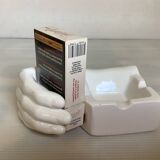 Hand ashtray