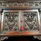 Buffet Renaissance de château en noyer massif vers 1850