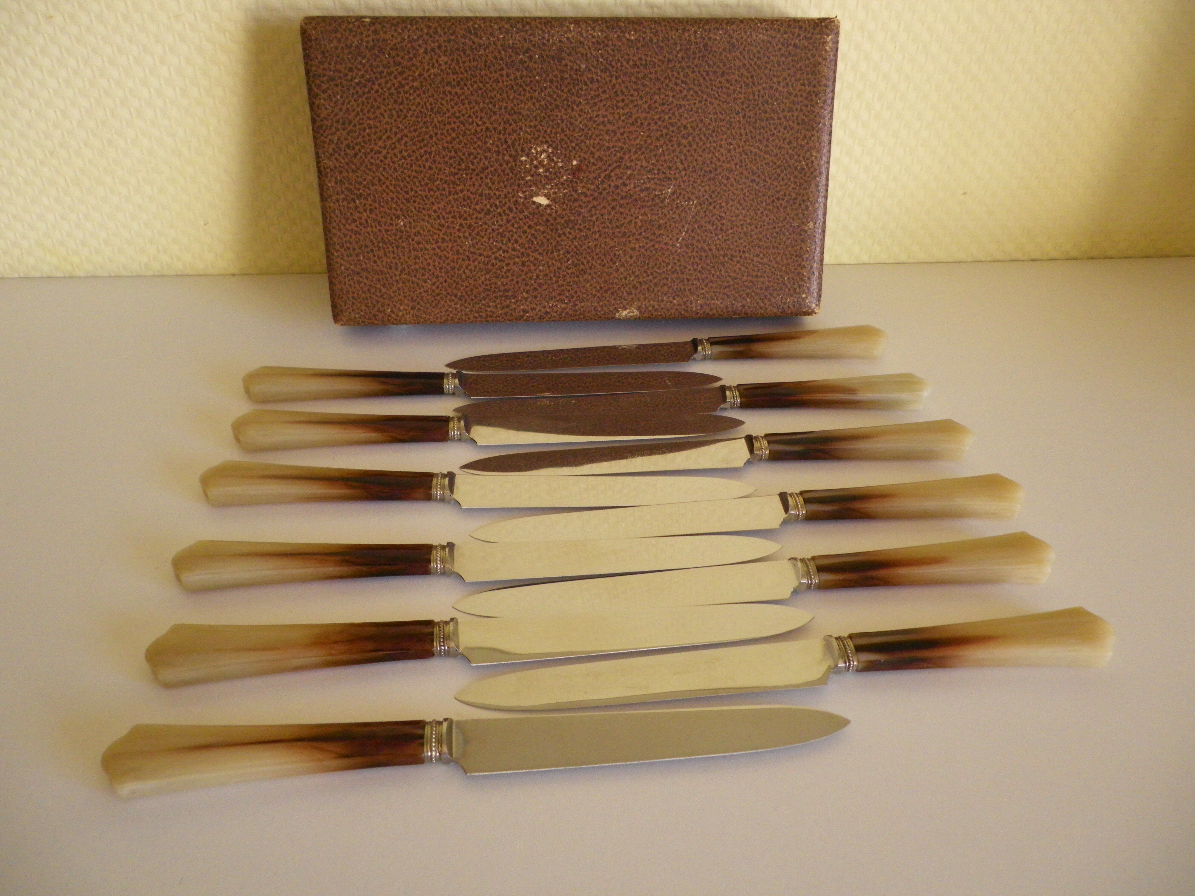 Coffret de 12 couteaux, années 60