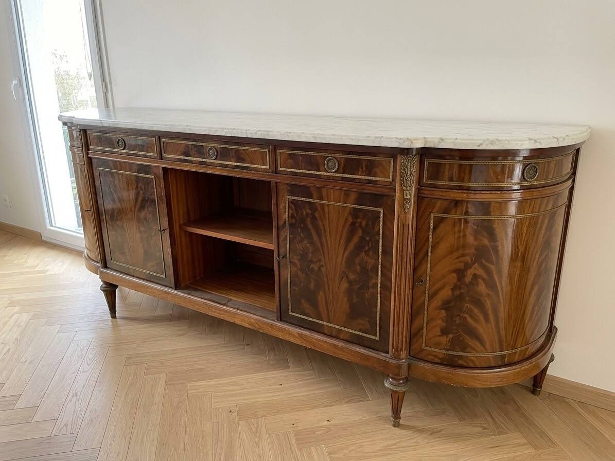 Buffet ancien avec marbre blanc