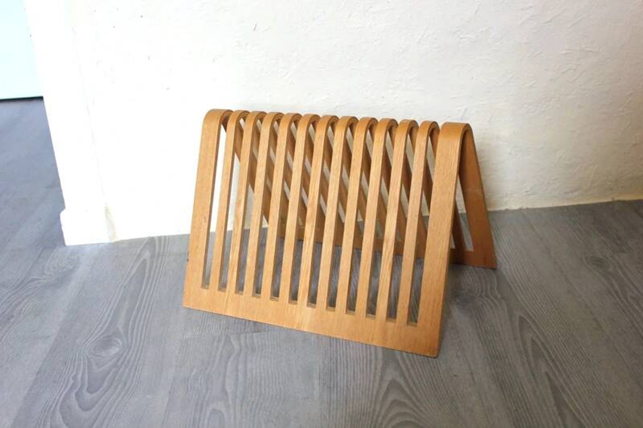 Vintage Habitat magazine rack from the 80s, Scandinavian design.