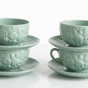 Set of 4 soup / consommé cups and saucers in ceramic.