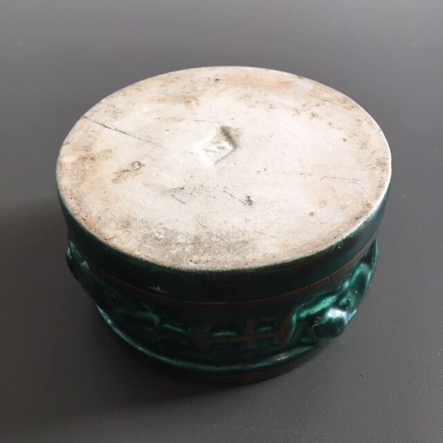 Empty green pocket decor cows