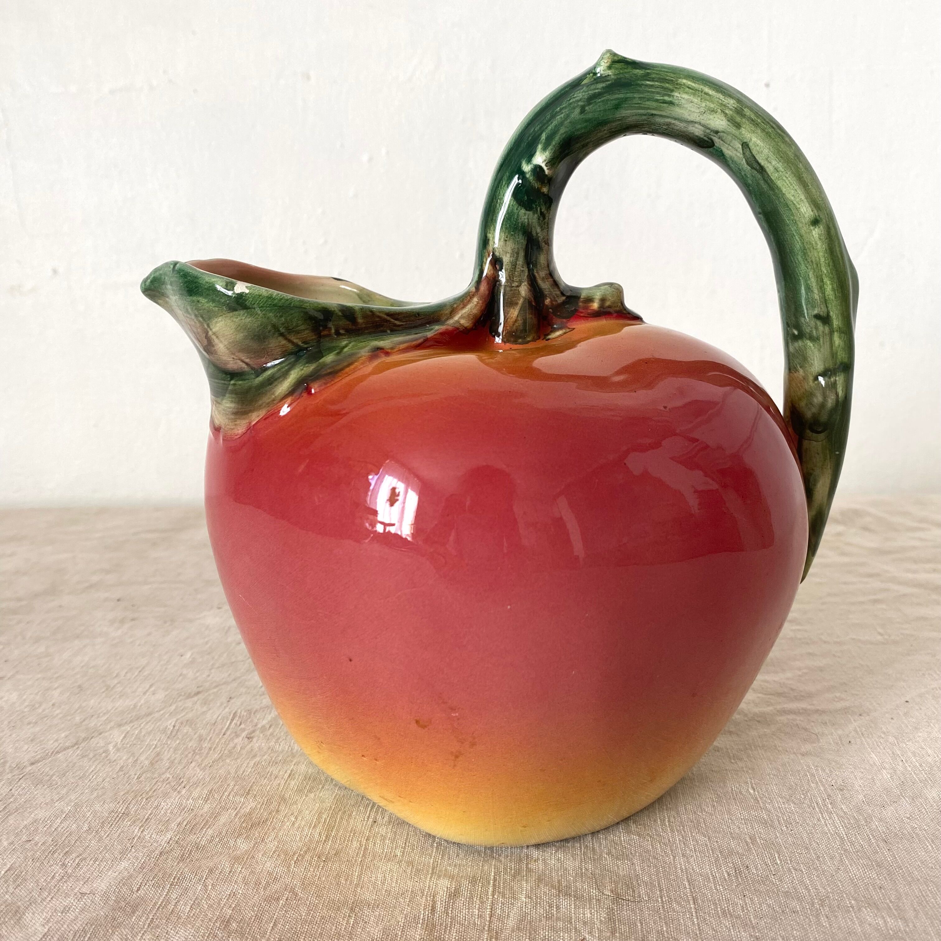 Apple slurry pitcher