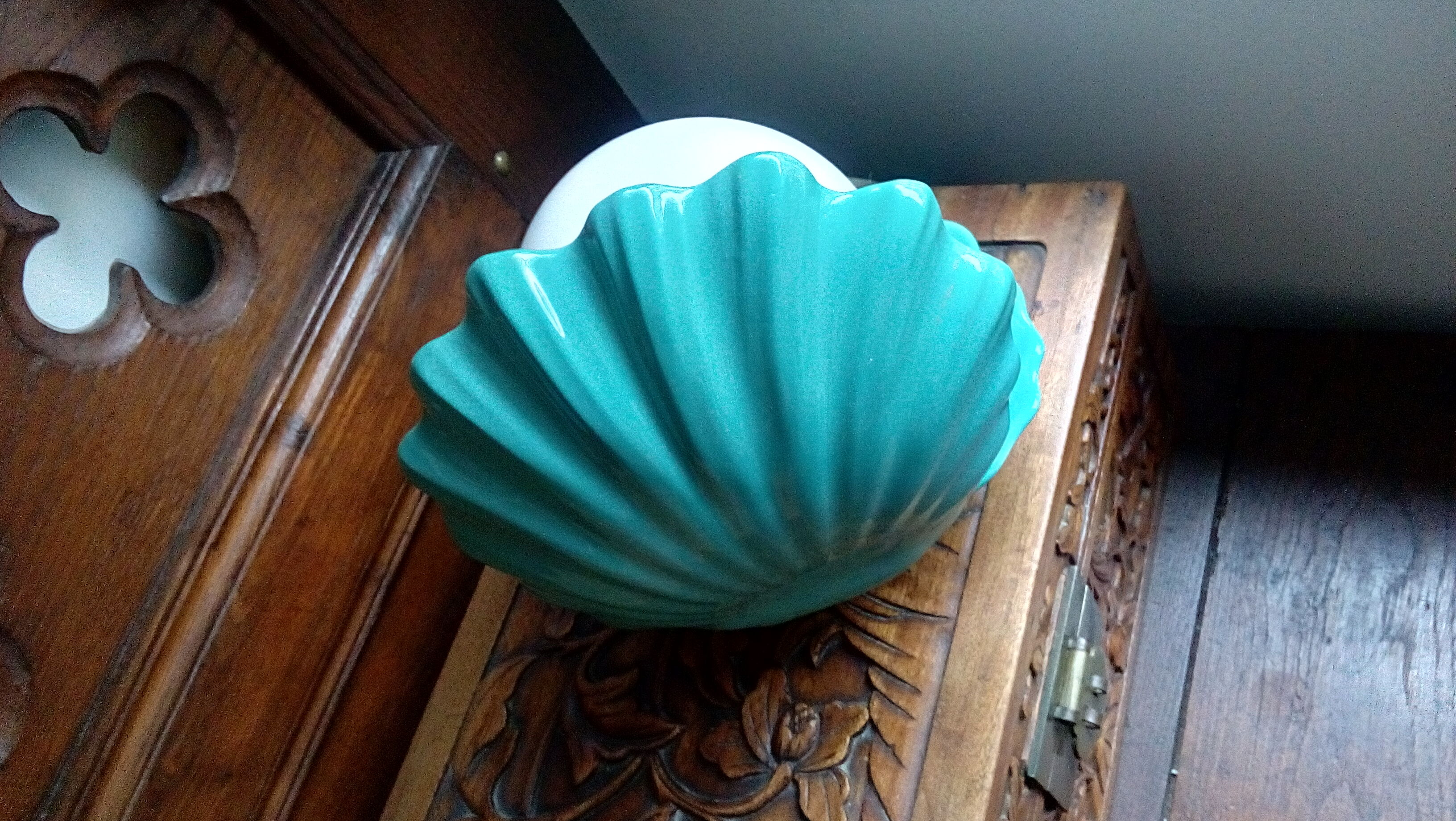 Turquoise blue scallop lamp