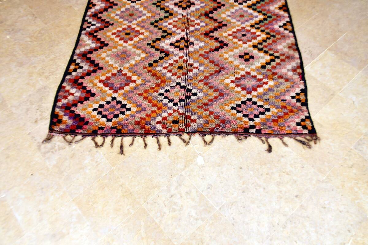 Moroccan Berber rug Boujaad vintage 307 x 180 cm Excellent condition